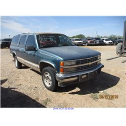 1993 - CHEVROLET SUBURBAN/SALVAGE TITLE