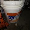 Image 2 : 2 PAILS OF WATER-BASED ACRYLIC BONDING