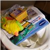 Image 2 : BABY BATH AND LOT OF KIDS ITEMS