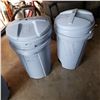 Image 1 : 2 RUBBERMAID GARBAGE CANS W/ LIDS