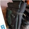 Image 2 : SLEDGE HAMMER AND SPLITTING MANL AND BLEACHER SEAT