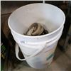Image 1 : BUCKET OF CASTORS