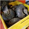 Image 2 : YELLOW CRATE OF CASTORS