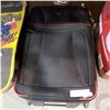 Image 2 : 2 PIECE SUITCASE AND LAMP