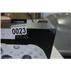 Image 2 : XBOX ONE ELITE WIRLESS CONTROLLER WHITE IN BOX -STORE RETURN, UNTESTED