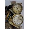 Image 2 : LOT OF VINTAGE MUSICAL INSTRUMENTS, CLOCKS, ETC