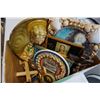 Image 2 : BOX LOT OF RELIGIOUS ITEMS