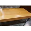 Image 2 : COFFEE TABLE ON CASTORS