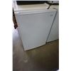 Image 1 : WHITE SANYO BAR FRIDGE