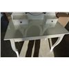 Image 2 : WHITE VANITY W/ MIRROR