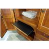 Image 3 : 5-1/2FT TALL DOUBLE HINGED DOOR WORK STATION