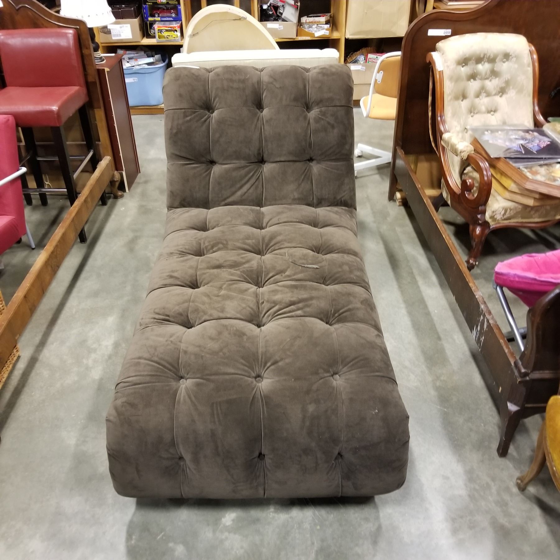 BROWN VELVET LOUNGE CHAIR - Big Valley Auction