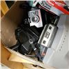 Image 2 : BOX OF POLAROID AND VINTAGE CAMERAS