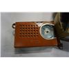 Image 2 : VINTAGE 1950S SPICA TRANSISTOR 6 PERSONAL RADIO W/ VINTAGE TINS