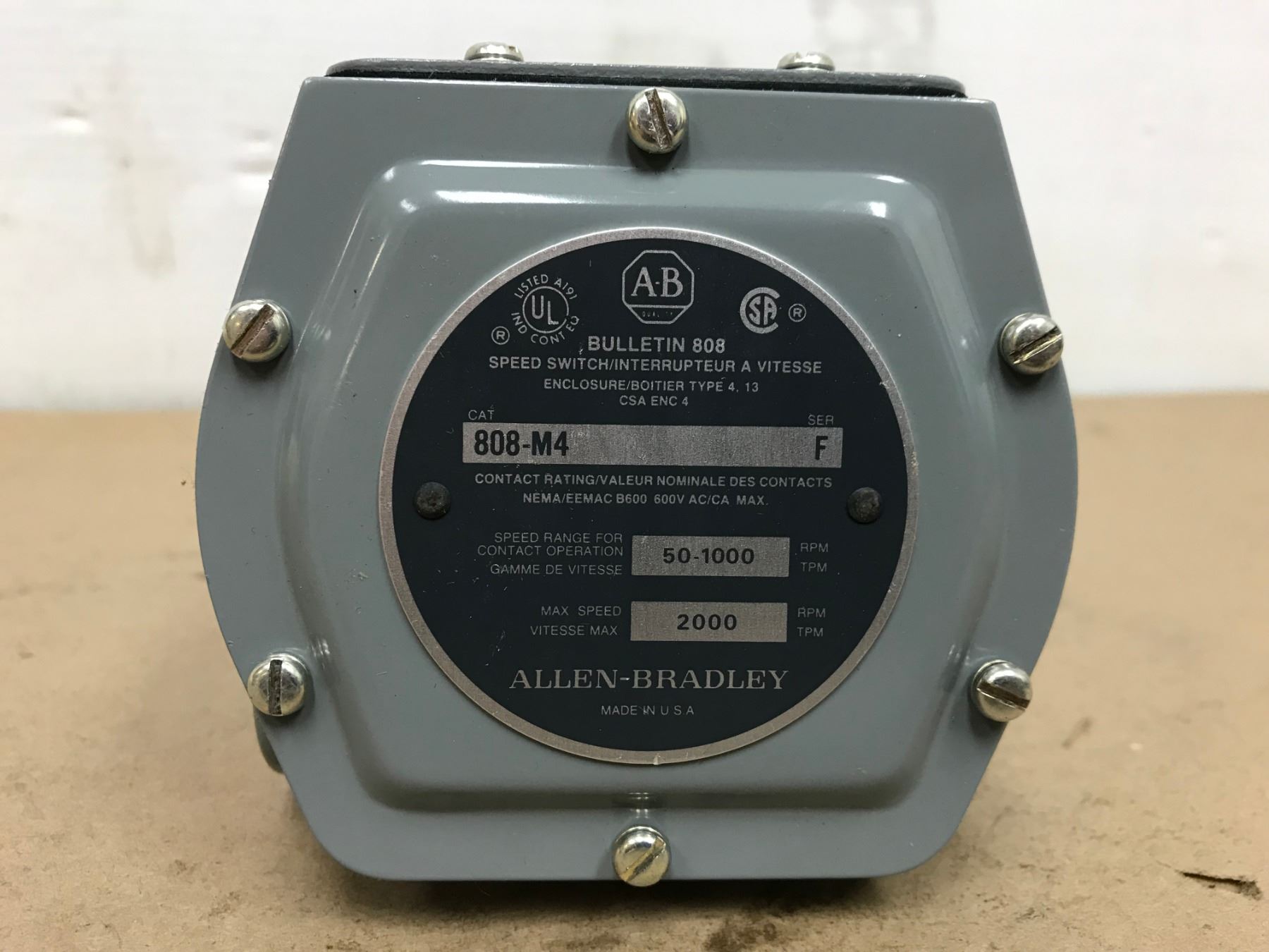 DEVLIEG PLUGGING SWITCH ALLEN BRADLEY 808-M4