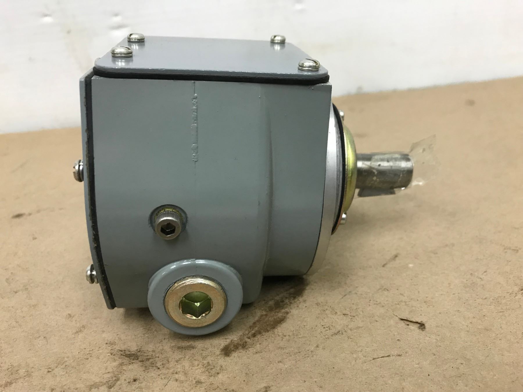 DEVLIEG PLUGGING SWITCH ALLEN BRADLEY 808-M4 - BTM Industrial