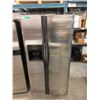 Image 1 : Frigidaire Side By Side Refrigerator Freezer