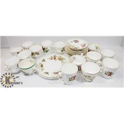 BOX OF CHRISTMAS THEMED CHINA INCLUDING 11