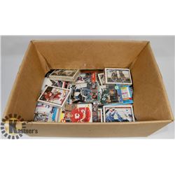 BOX OF VINTAGE HOCKEY CARDS.