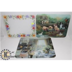 LOT OF THREE GLASS CUTTING BOARDS