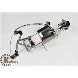 METAL WINE BOTTLE HOLDER FISHERMAN