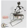 Image 1 : METAL WINE BOTTLE HOLDER SKI MAN