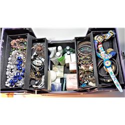 15)  LOCKING (WITH KEY) MAUVE METALLIC