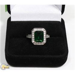 GENUINE EMERALD RING LADIES SIZE 8