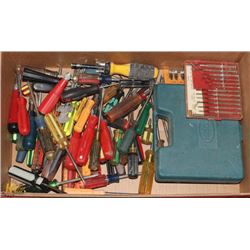 BOX OF ASSORTED SCREWDRIVERS.
