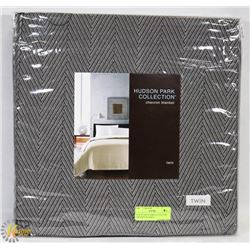 NEW HUDSON PARK COLLECTION CHEVRON BLANKET