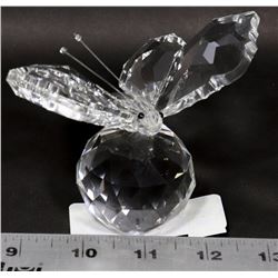 SMALL CRYSTAL BUTTERFLY ON ROUND BASE.