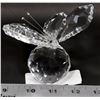 Image 1 : SMALL CRYSTAL BUTTERFLY ON ROUND BASE.