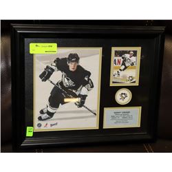 SIDNEY CROSBY FRAMED HOCKEY PICTURE AND CARD