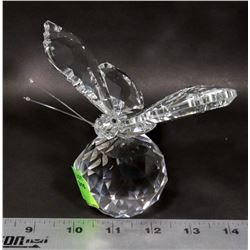 LARGE CRYSTAL FLYING BUTTERFLY ON ROUND CRYSTAL