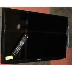 SAMSUNG LCD TV 32" WITH WALL MOUNT BRACKET AND