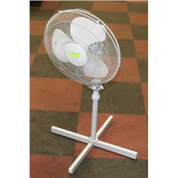3 SPEED ADJUSTABLE FLOOR FAN.