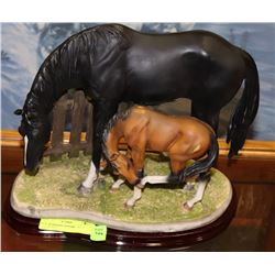 NEW MARE WITH FOAL STATUE 10"