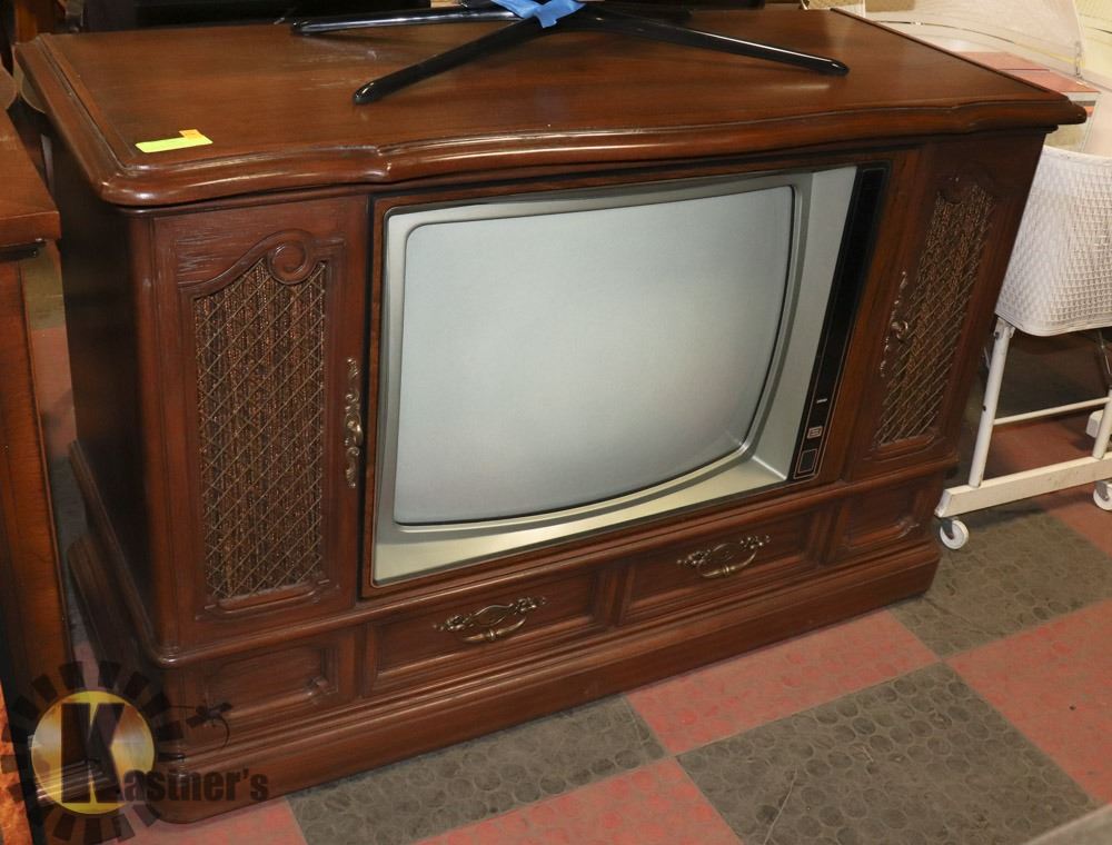 VINTAGE WOOD FRAMED TELEVISION UNIT WITH TV.