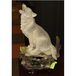 NEW HOWLING WOLF STATUE 14"