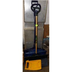 LOT OF 3 SNOW SHOVELS