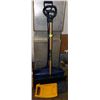 Image 1 : LOT OF 3 SNOW SHOVELS
