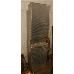 DEEZEE CHECKER PLATE TRUCK TOOL BOX 72" X 21"