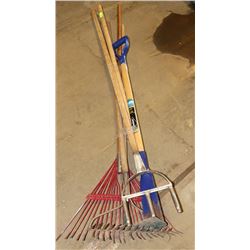 BUNDLE OF YARD TOOLS