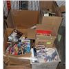Image 1 : PALLET OF ASSORTED SPORTS MEMORABILIA