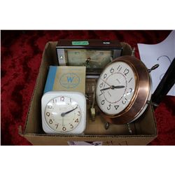 Box with 4 Clocks