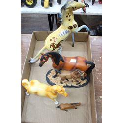 Box with 4 Horse Ornaments