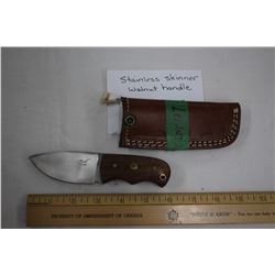 Damascus Skinner Knife with Walnut Handle