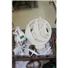 Image 1 : Flat of Assorted Décor Items