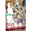 Image 1 : Flat with Piggy Banks and Ornaments
