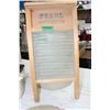 Image 2 : "Pearl" Glass Lingerie Washboard